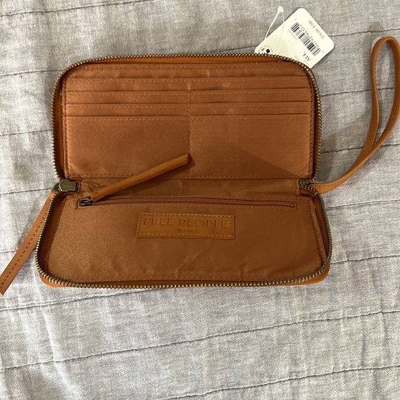 Free People Wallet - Picture 3 of 3